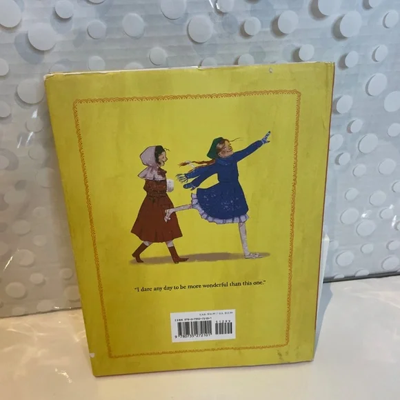 Anne of Green Gables 🇨🇦modern short story books - Picture 3 of 5